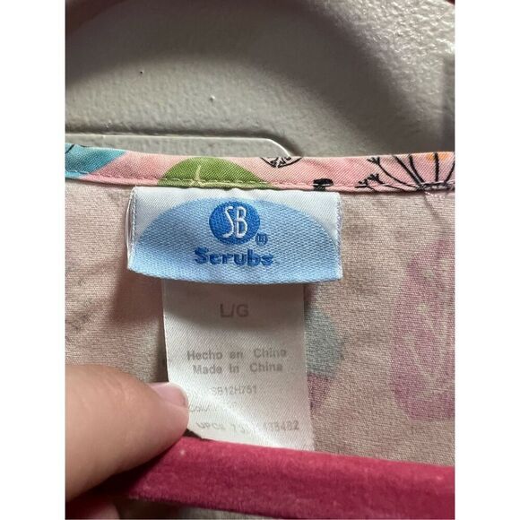 SB Scrubs Patterned Scrub Top Woman’s Size Large - Picture 5 of 7